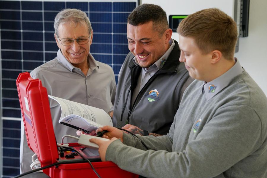 Team von Energietechnik Broll bei der Arbeit